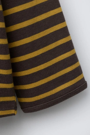 Футболка в полоску с вышитым сердцем