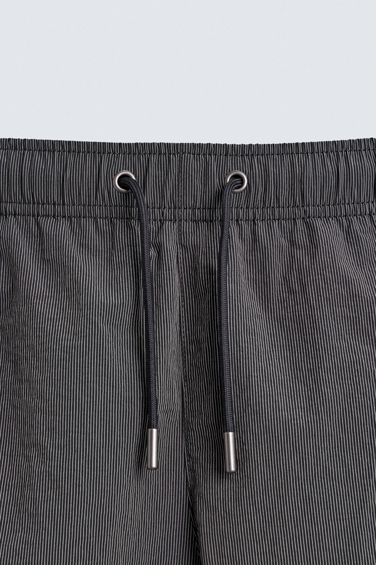 Полосатые плавательные шорты