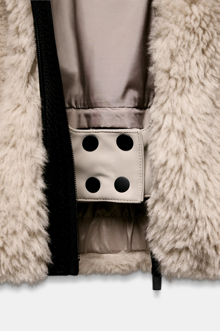 Короткий пуховик с мехом на капюшоне zara athleticz