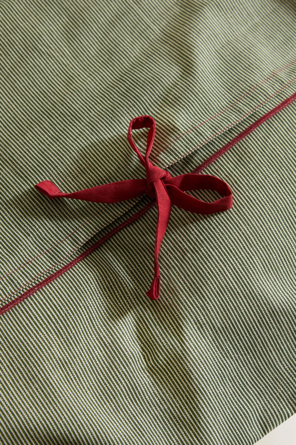 Покрывало с полосатым узловым швом