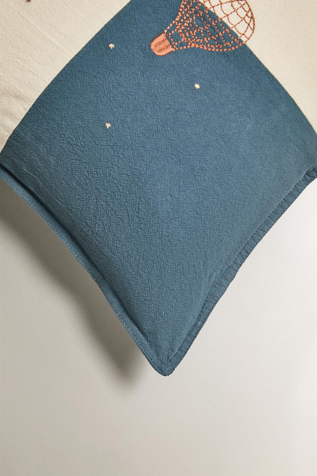 Детский наволочка с вышитыми воздушными шарами