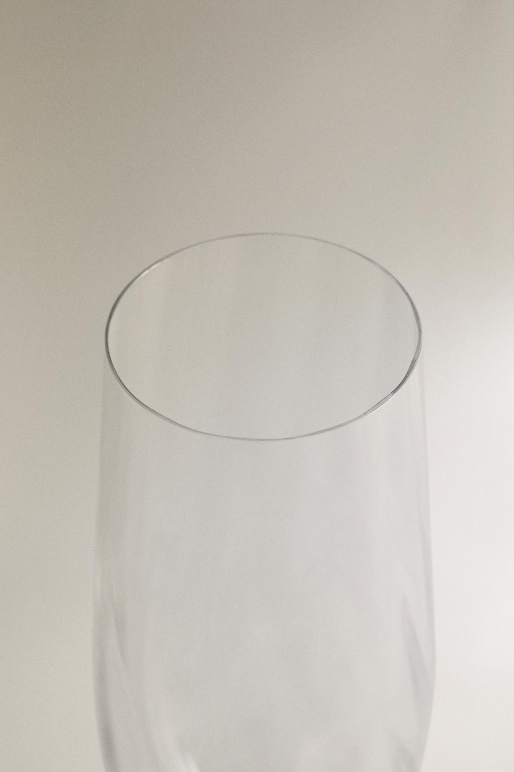 Хрустальный бокал для вина с рельефным дизайном