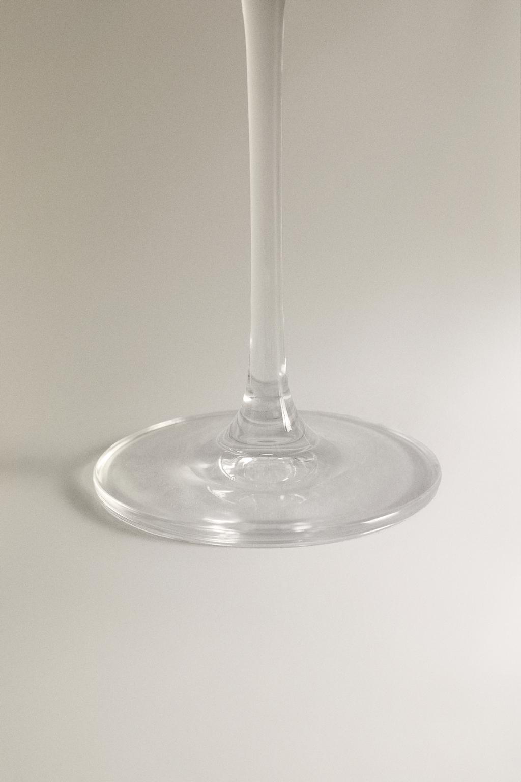 Хрустальный бокал для вина с рельефным дизайном