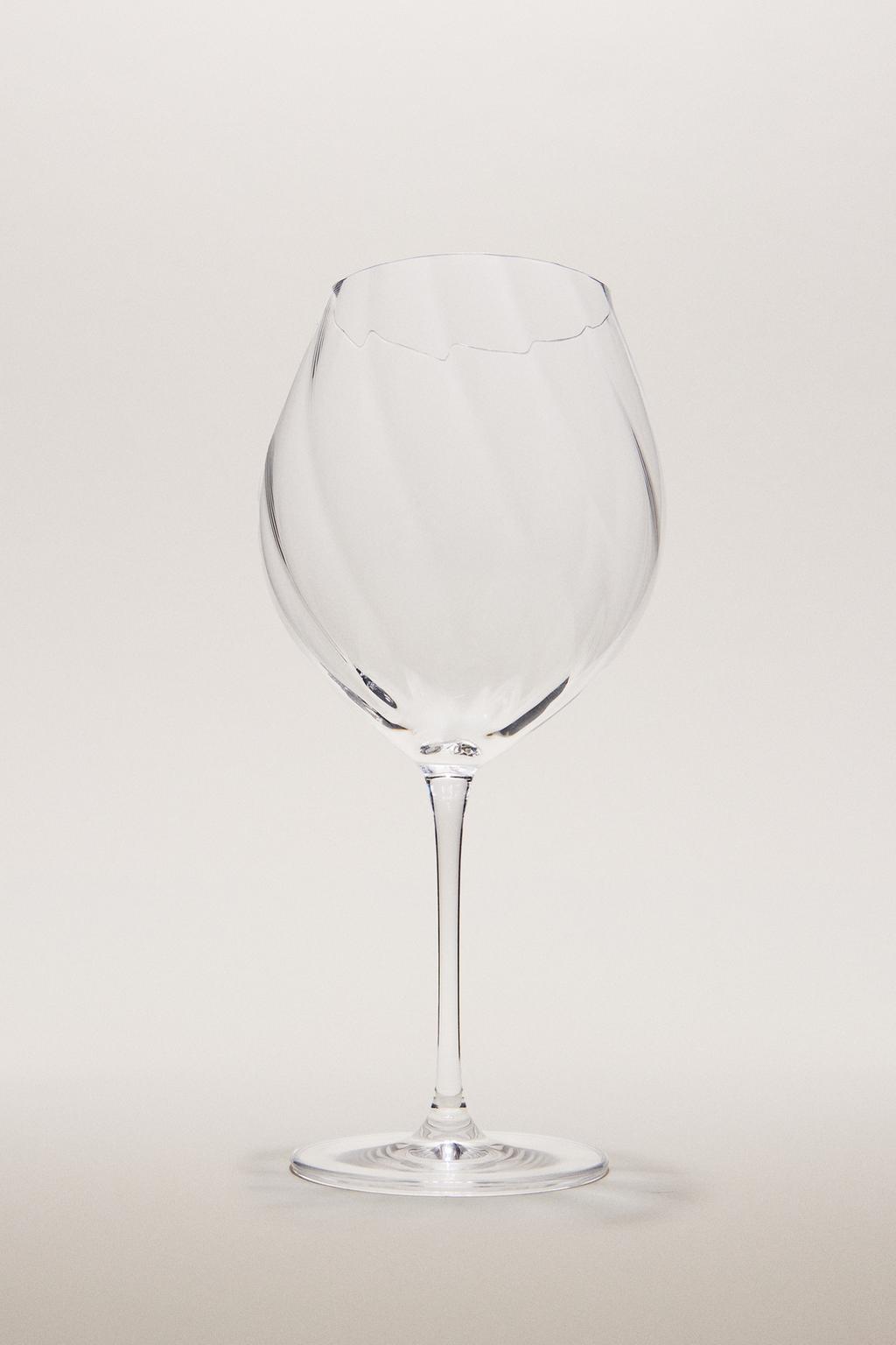 Бокал для вина с поднятым кристаллическим узором