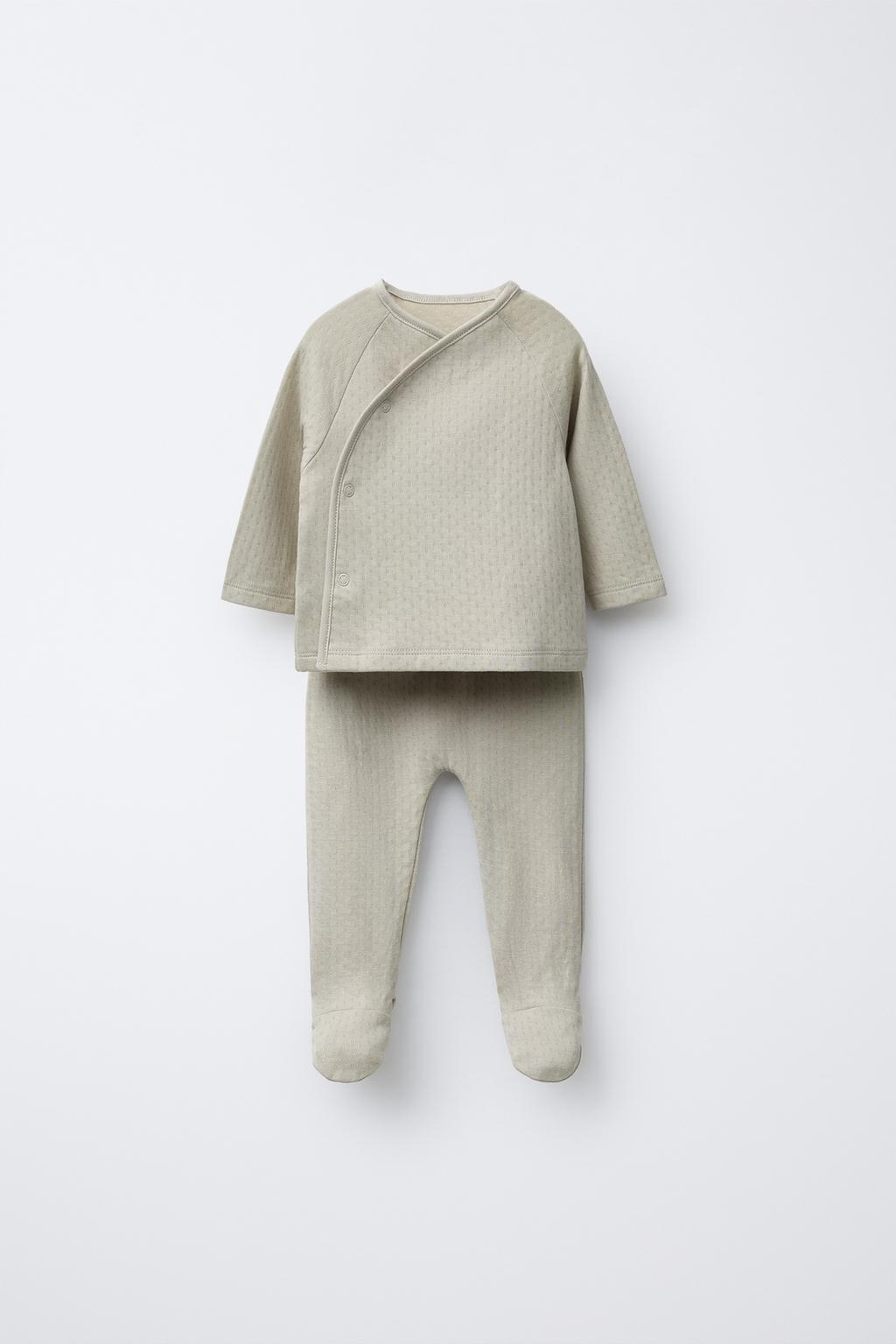 КОМПЛЕКТ ИЗ ФУТБОЛКИ И ЛЕГИНСОВ С РЕЛЬЕФНЫМ УЗОРОМ