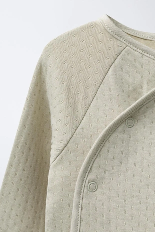 Комплект из футболки и легинсов с рельефным узором- Заказать в России