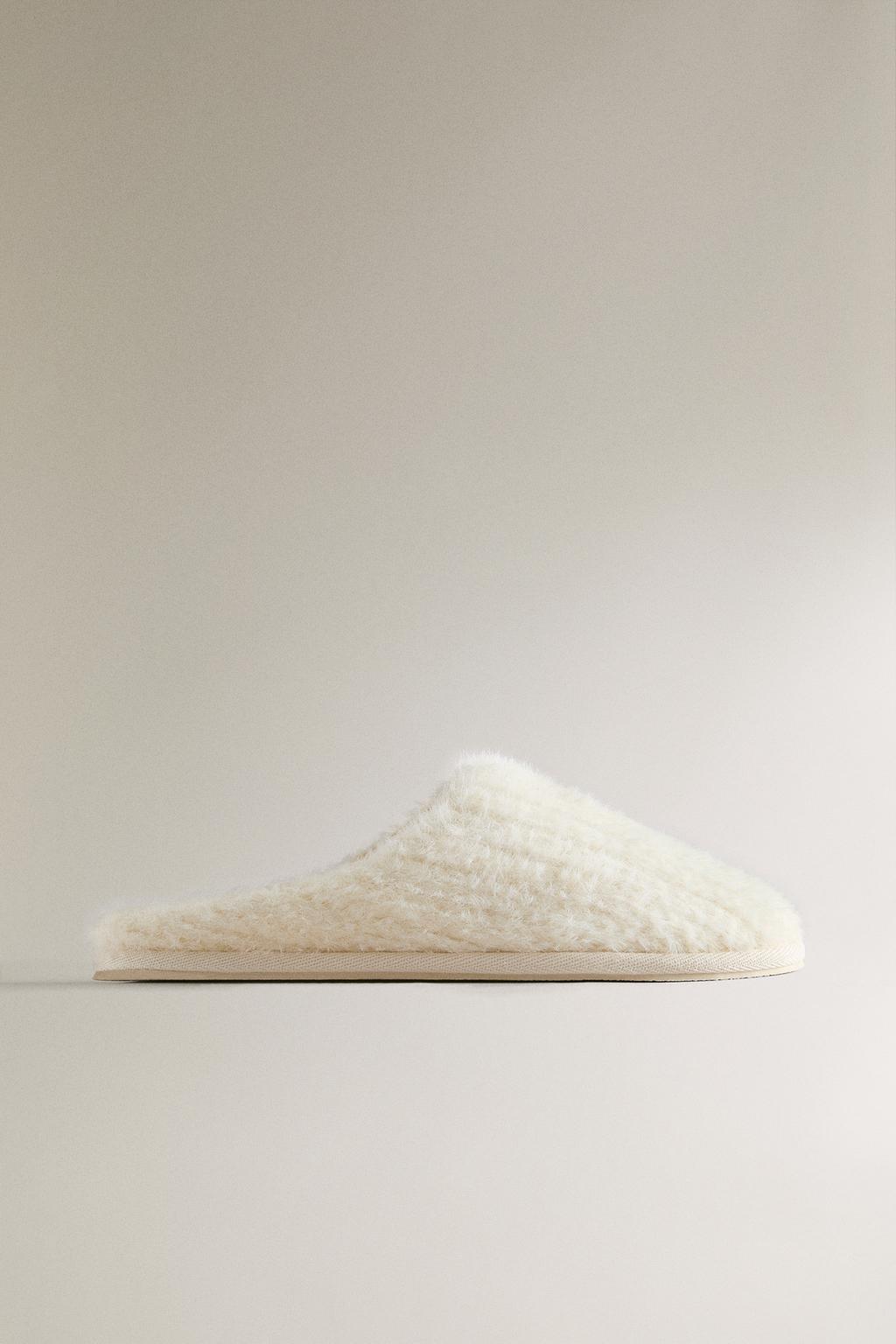 Тапочки из искусственного меха с оплетенным узором