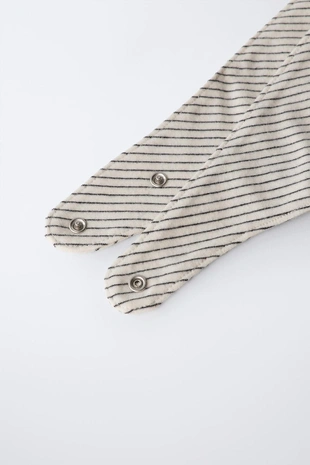 Комплект из шапки и нагрудника в полоску- Заказать в России