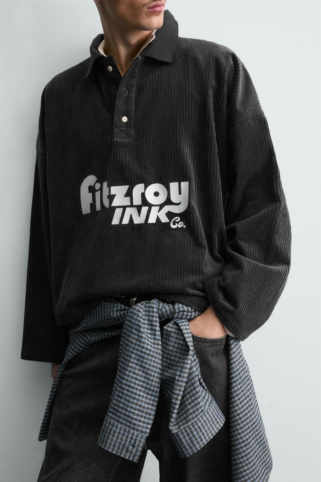 УКОРОЧЕННОЕ ПОЛО ИЗ ВЕЛЬВЕТА С ВЫШИВКОЙ