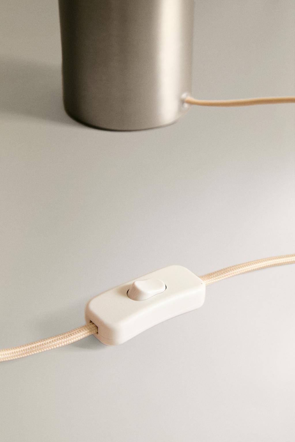 Металлическая настольная лампа