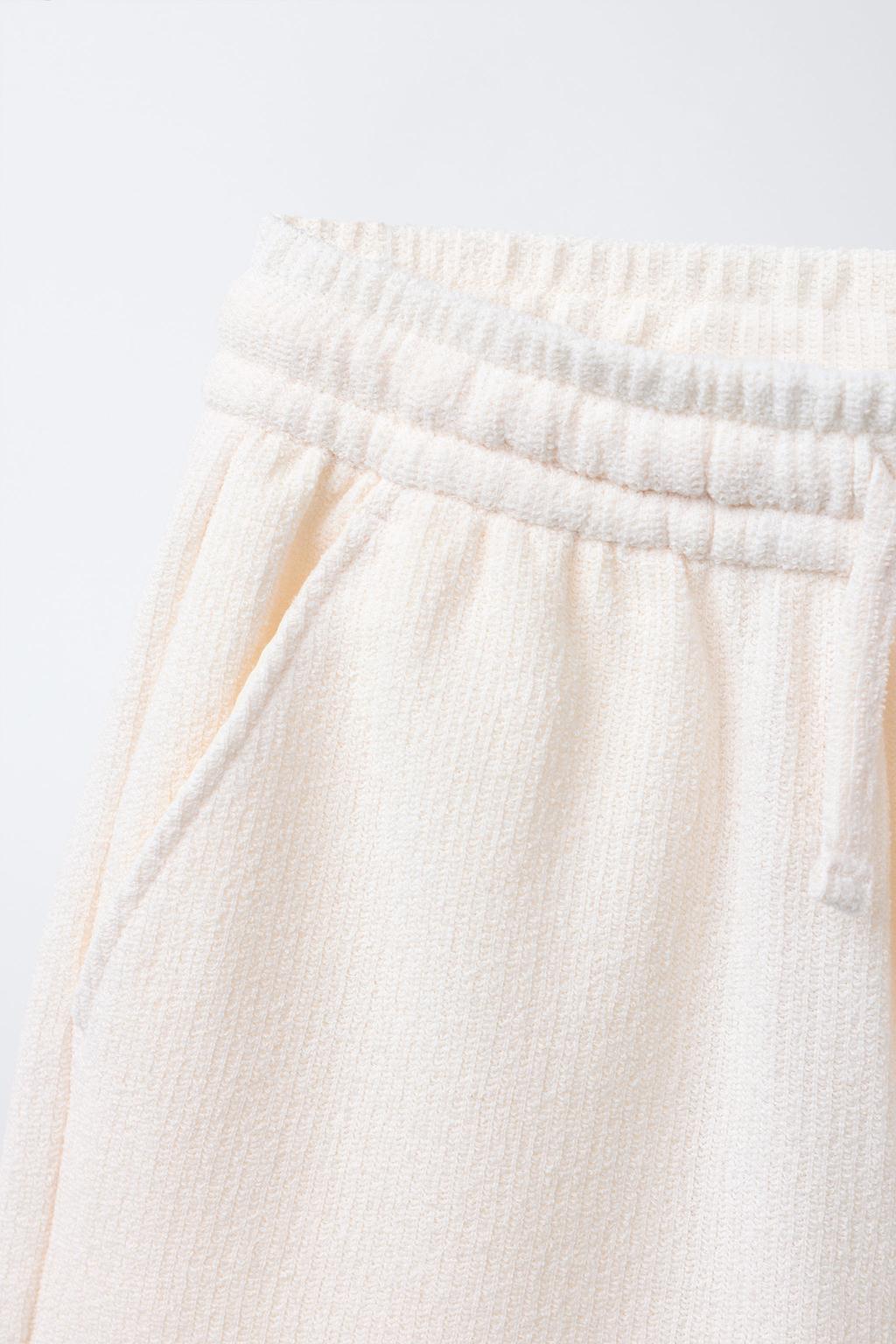 ШОРТЫ-БЕРМУДЫ ИЗ МАХРОВОЙ ТКАНИ