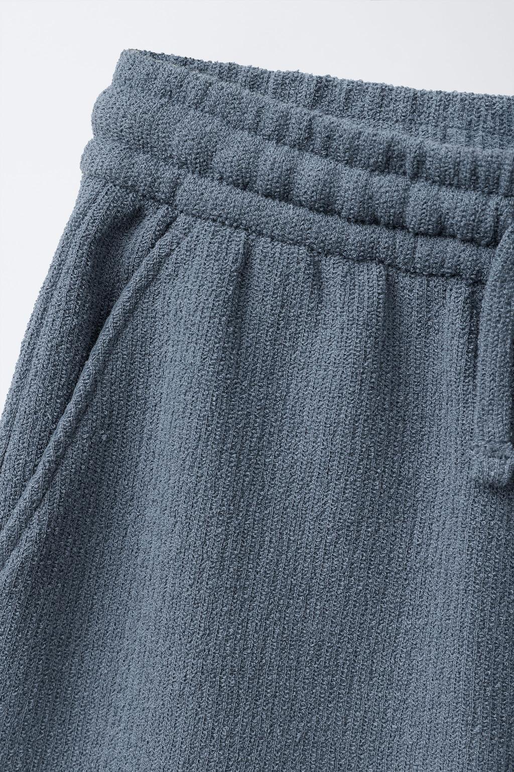 ШОРТЫ-БЕРМУДЫ ИЗ МАХРОВОЙ ТКАНИ