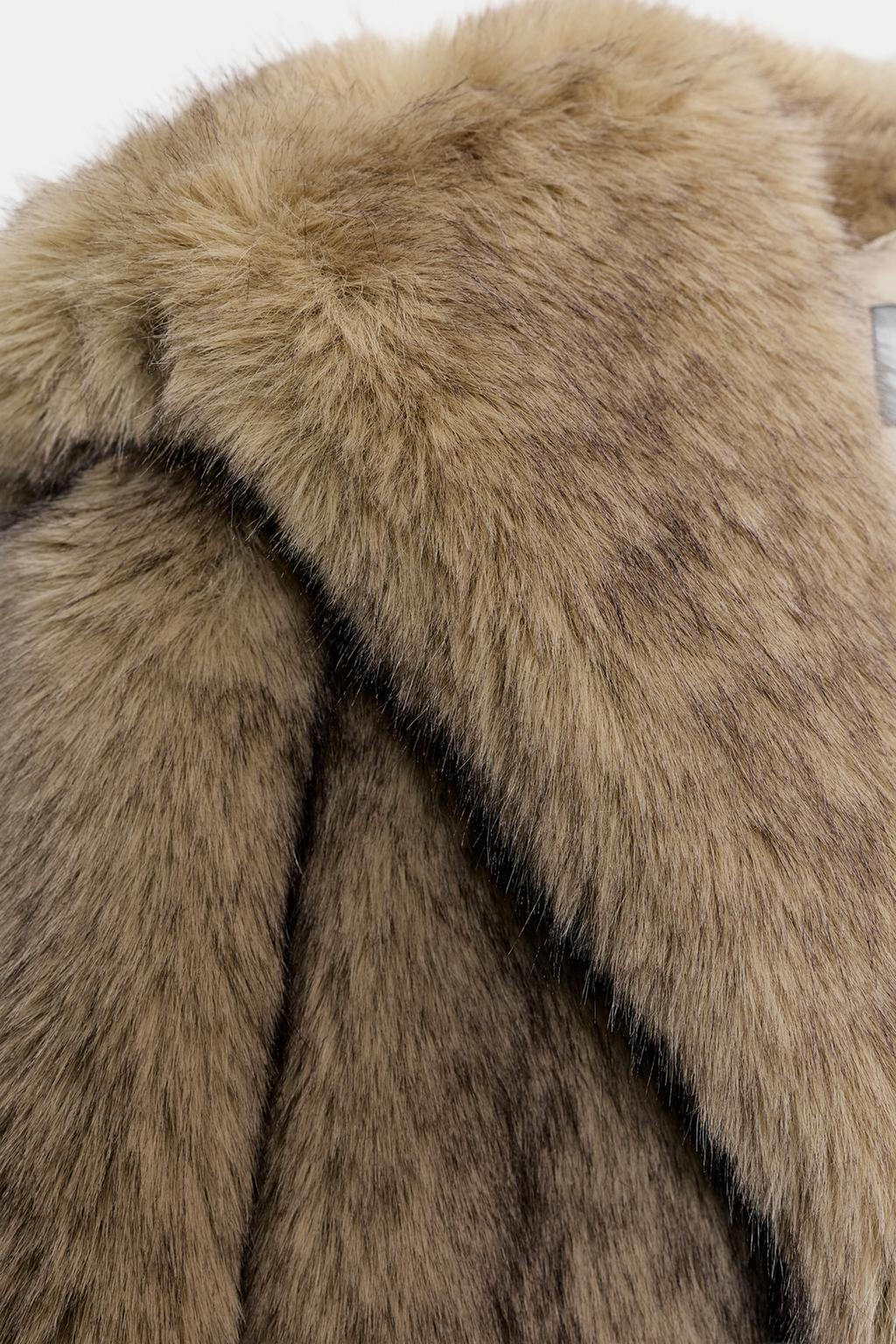 ПАЛЬТО ИЗ ИСКУССТВЕННОГО МЕХА С КАПЮШОНОМ