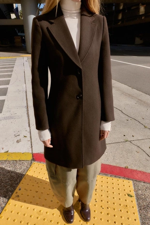 Пальто из мягкой ткани с подплечниками- Заказать в России