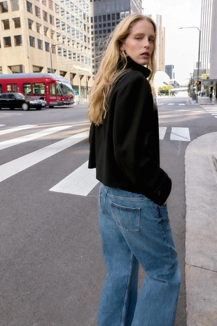 Короткое пальто с высоким воротником- Заказать в России