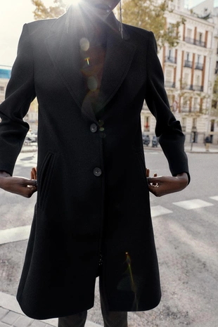 Пальто из мягкой ткани с подплечниками- Заказать в России