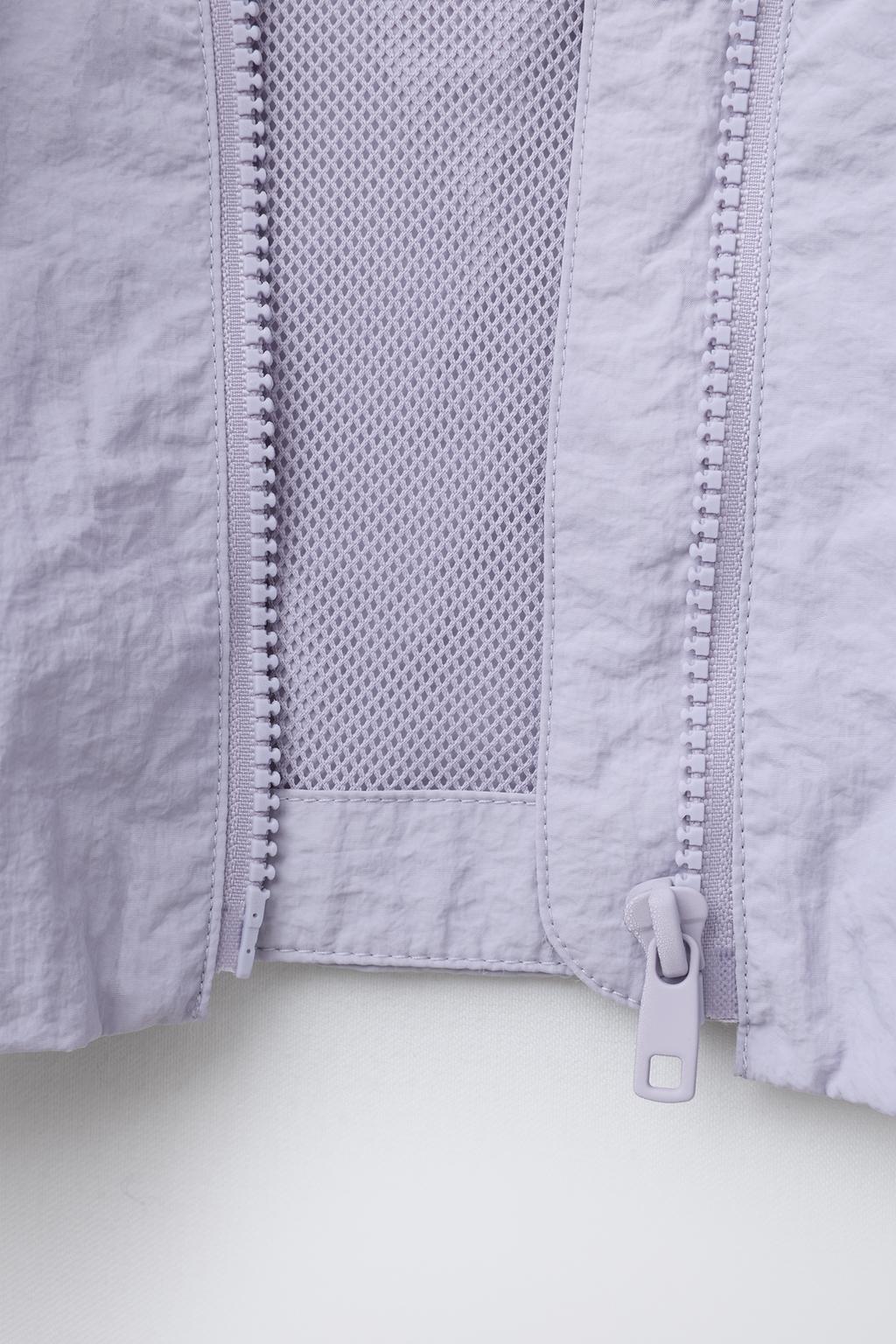 КУРТКА ИЗ НЕЙЛОНА С КОНТРАСТНОЙ ОТДЕЛКОЙ