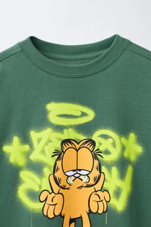Футболка с граффити-принтом GARFIELD © PAWS INC- Заказать в России