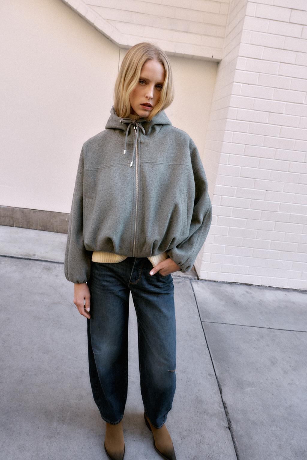 БОМБЕР ОВЕРСАЙЗ С КАПЮШОНОМ ИЗ МЯГКОЙ ТКАНИ