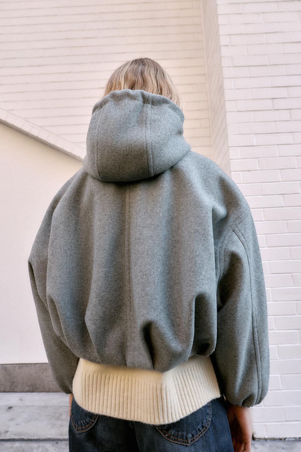 БОМБЕР ОВЕРСАЙЗ С КАПЮШОНОМ ИЗ МЯГКОЙ ТКАНИ