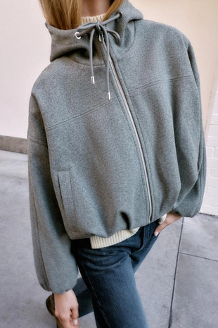 Бомбер оверсайз с капюшоном из мягкой ткани- Заказать в России