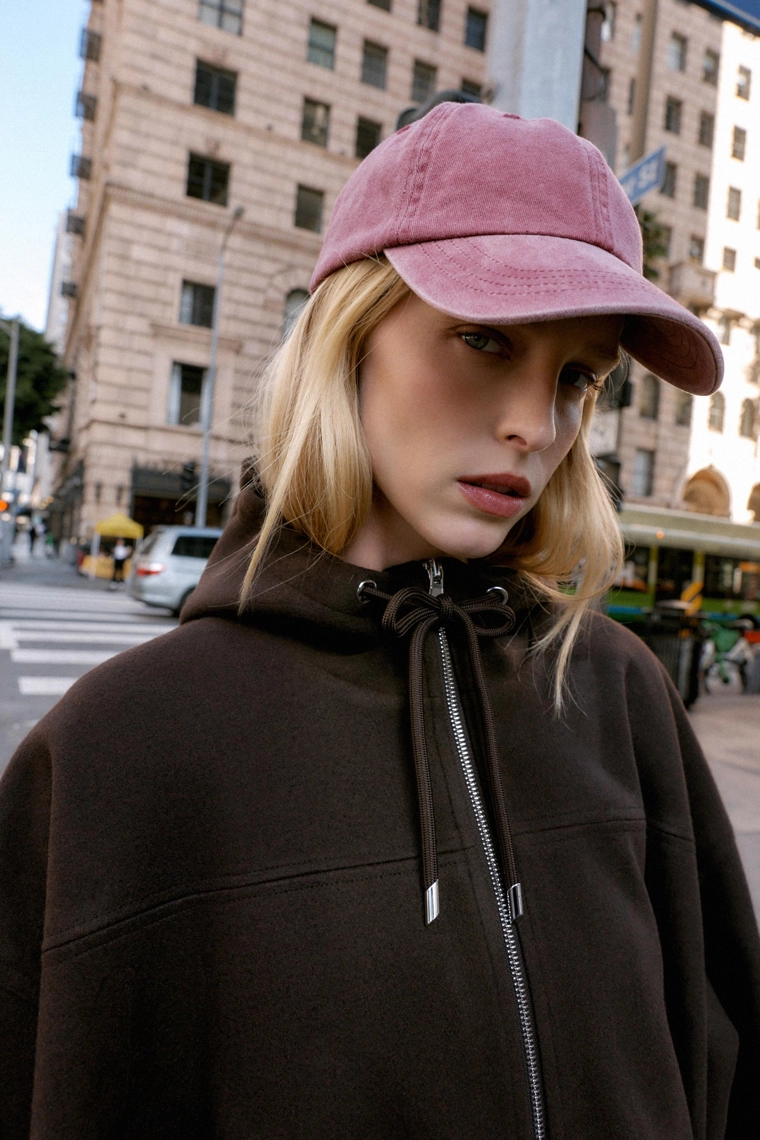 Утепленная удлиненная куртка-бомбер с капюшоном