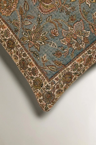 Декоративная подушка с жаккардовым узором- Заказать в России