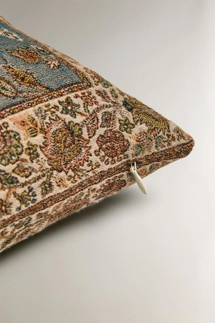 Декоративная подушка с жаккардовым узором- Заказать в России