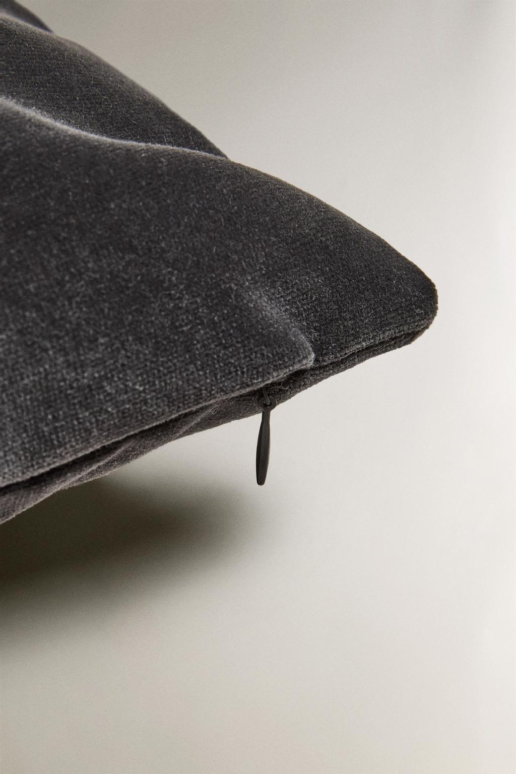 Чехол из велюра для подушки