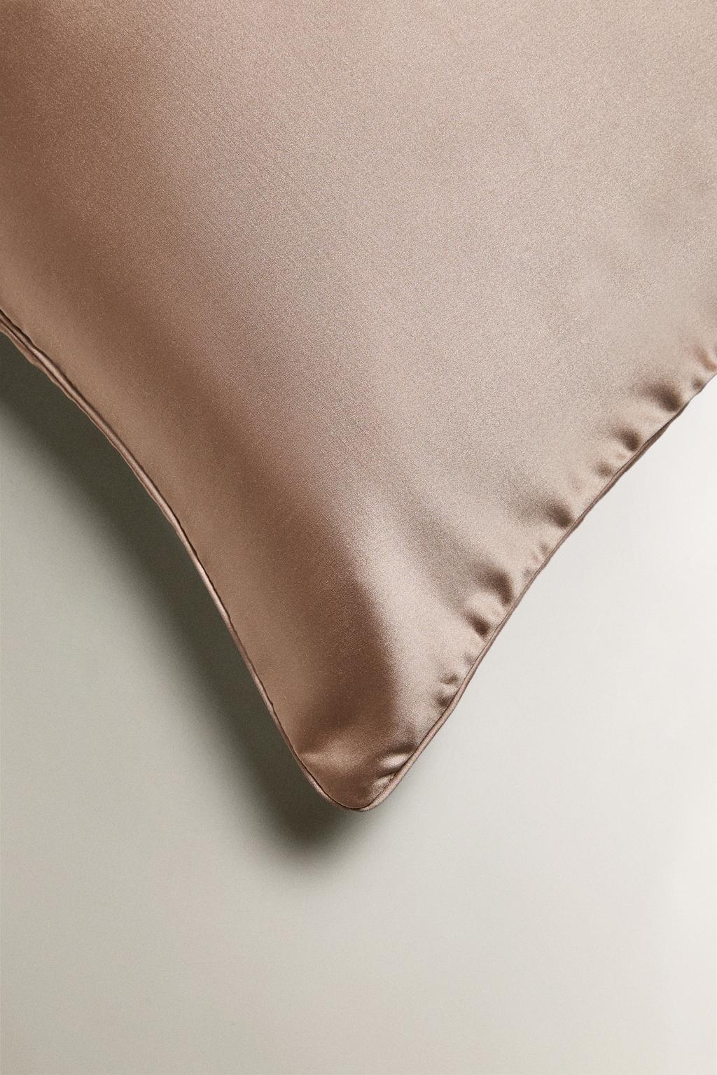 Чехол для подушки из атласа