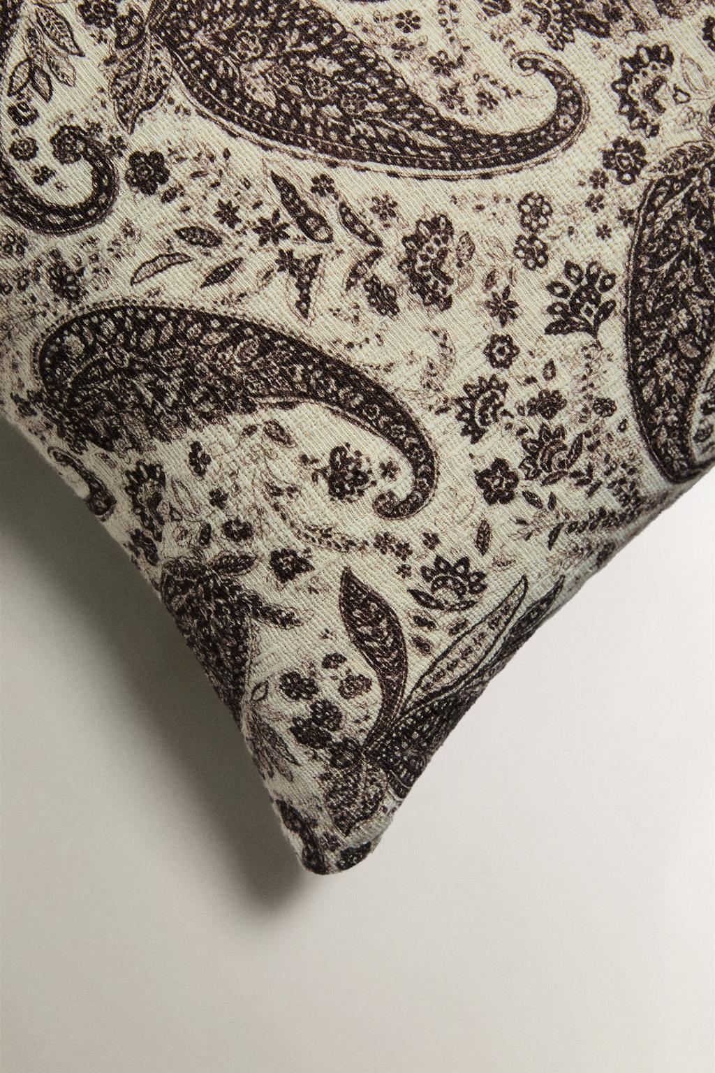 Наволочка с орнаментом paisley