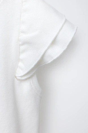 Футболка в рубчик с воланами