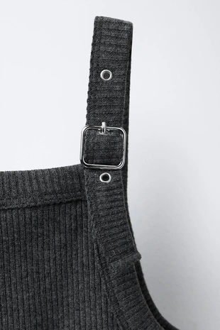 Футболка в рубчик с пряжками- Заказать в России