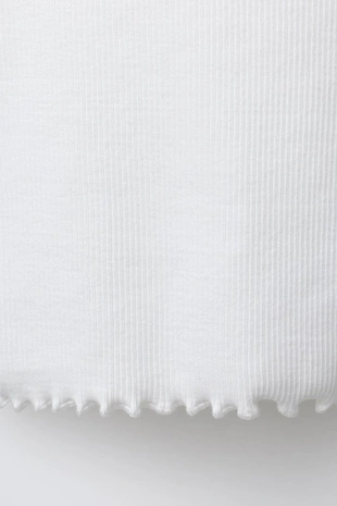 Футболка в рубчик с вырезом «сердце»- Заказать в России