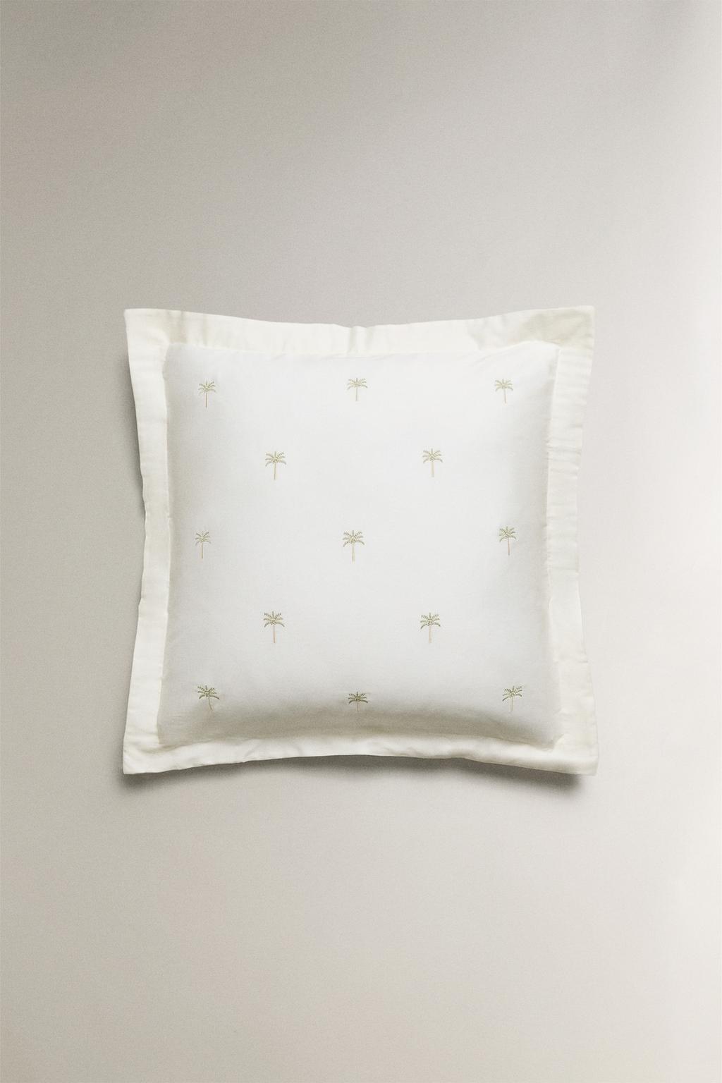 Наволочка из сатина с вышитыми пальмами