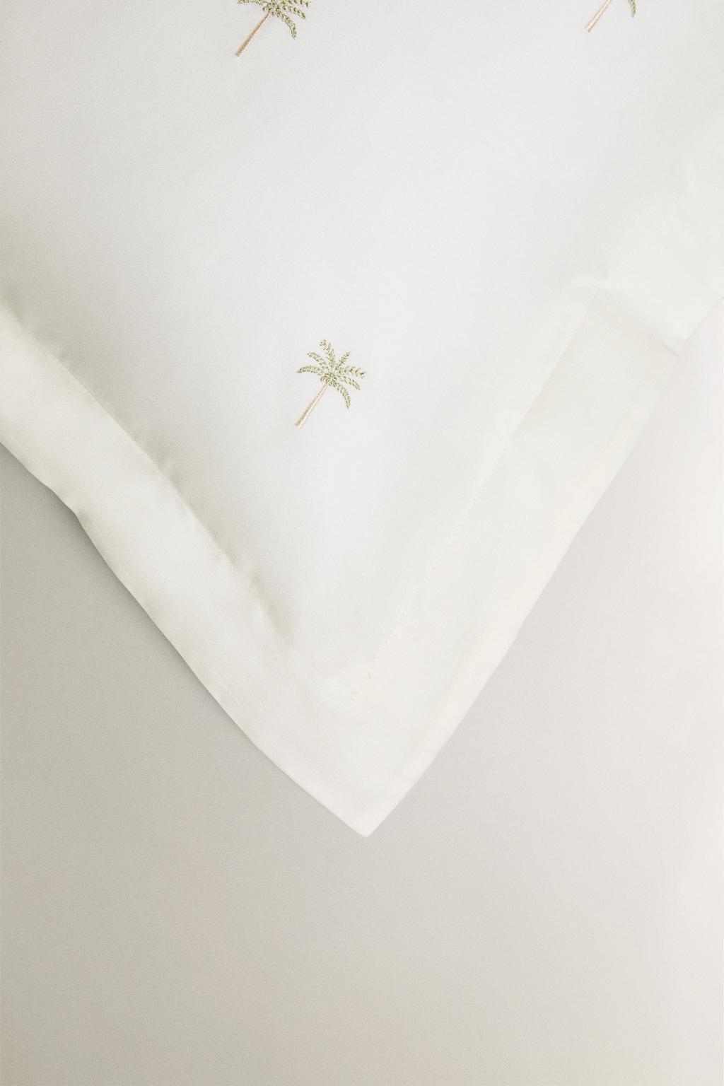 Наволочка из сатина с вышитыми пальмами