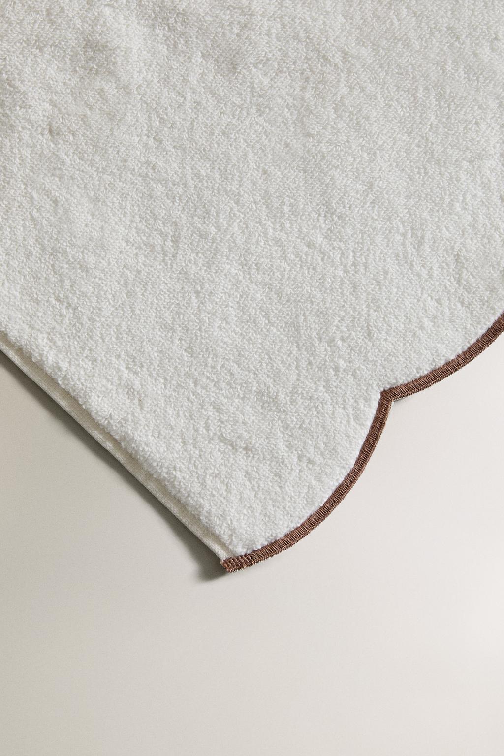 Полотенце для ванны с волнистым краем