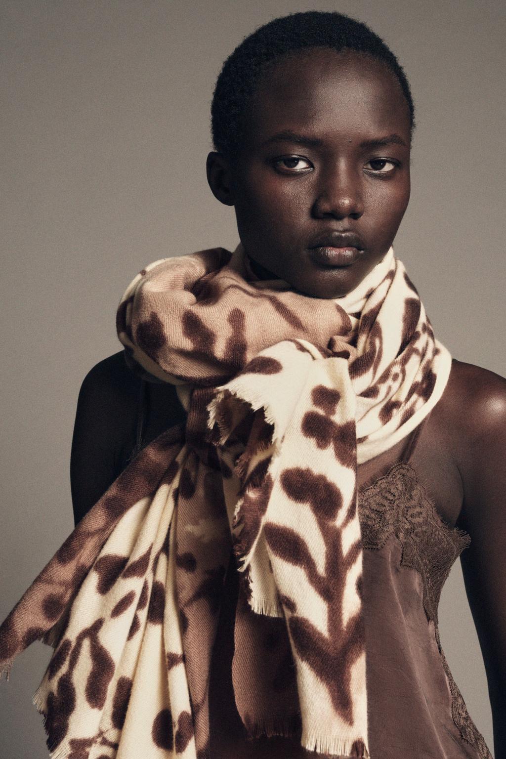 ПЛАТОК С ЦВЕТОЧНЫМ ПРИНТОМ