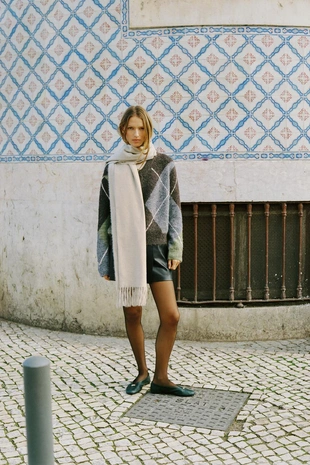 Мягкий шарф с бахромой- Заказать в России