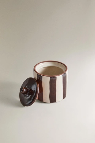 Керамическая баночка для ванной в полоску коричневого цвета- Заказать в России