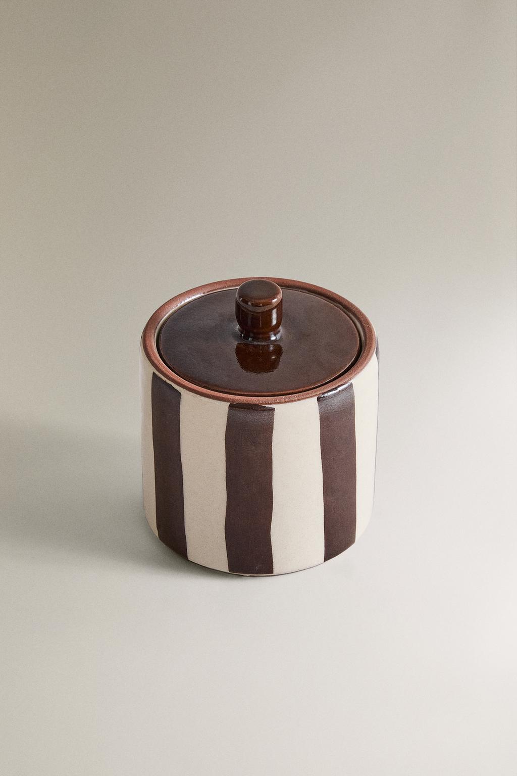 Керамическая баночка для ванной в полоску коричневого цвета