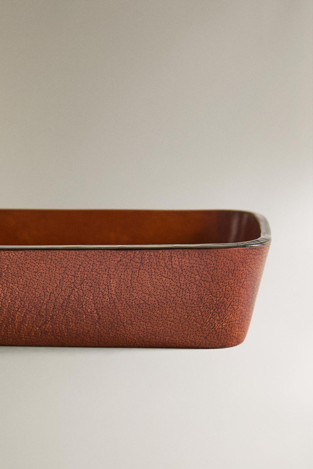 Кожаная подноска с закругленными краями