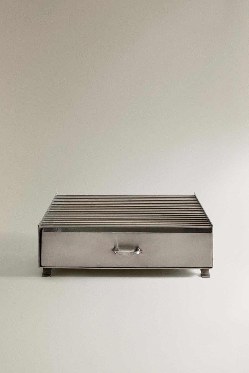 Металлическая подставка для дров с ящиком