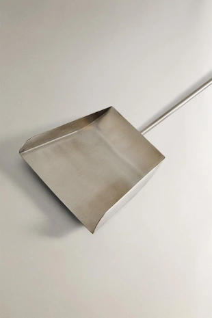 Металлическая лопата для золы камина- Заказать в России