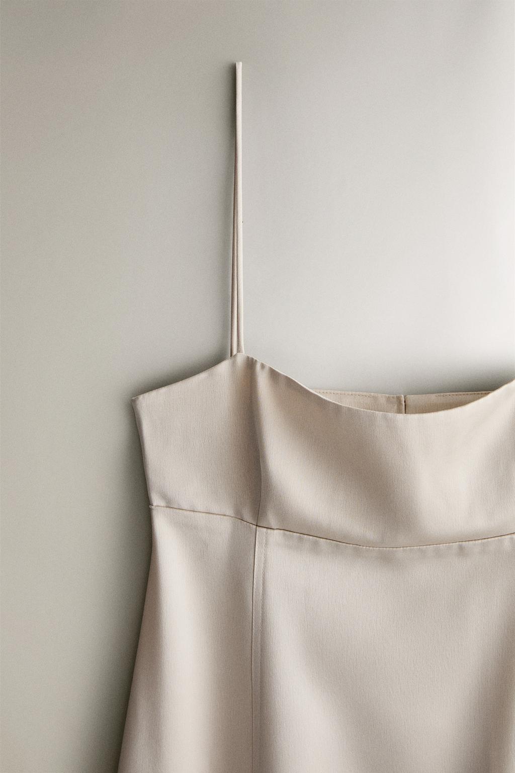 Ночная сорочка из атласа с тонкими бретельками