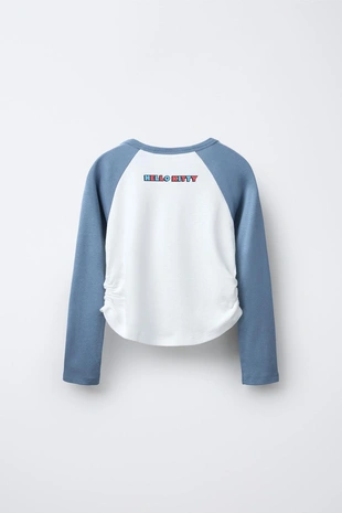 Футболка с изображением HELLO KITTY © SANRIO из хлопка и модала- Заказать в России