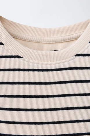 Футболка в рубчик с воланами