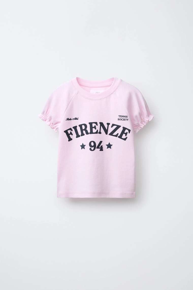 Футболка с объемными рукавами и принтом