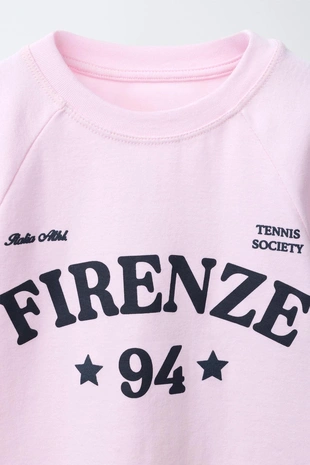 Футболка с объемными рукавами и надписью