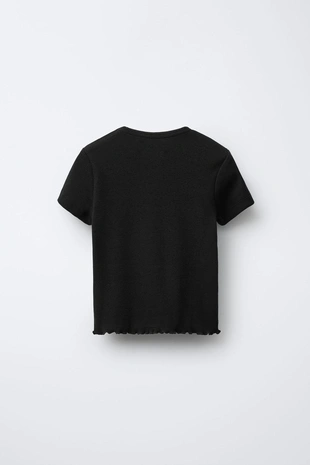 Футболка в рубчик с цветами и бусинами- Заказать в России